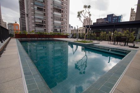 Apartamento à venda com 167m², 4 quartos e 2 vagas Apartamento à venda com 167m², 4 quartos e 2 vagasÁrea comum - Piscina