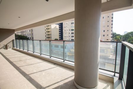 Apartamento à venda com 167m², 4 quartos e 2 vagas Apartamento à venda com 167m², 4 quartos e 2 vagasVaranda