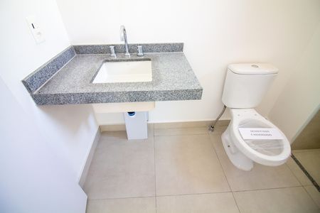 Apartamento à venda com 167m², 4 quartos e 2 vagas Apartamento à venda com 167m², 4 quartos e 2 vagasBanheiro da Suíte 1