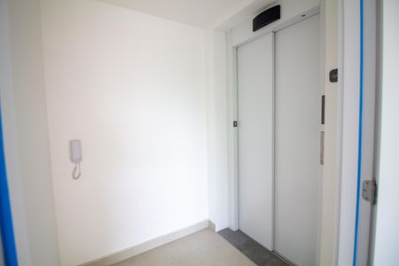 Apartamento à venda com 167m², 4 quartos e 2 vagas Apartamento à venda com 167m², 4 quartos e 2 vagasHall de Entrada