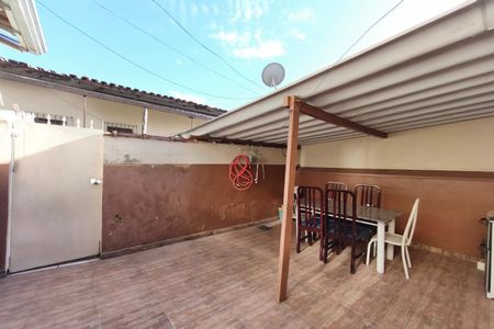 Casa à venda com 120m², 2 quartos e 2 vagas Casa à venda com 120m², 2 quartos e 2 vagasQuintal