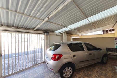 Casa à venda com 120m², 2 quartos e 2 vagas Casa à venda com 120m², 2 quartos e 2 vagasQuintal - Garagem