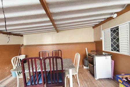 Casa à venda com 120m², 2 quartos e 2 vagas Casa à venda com 120m², 2 quartos e 2 vagasQuintal