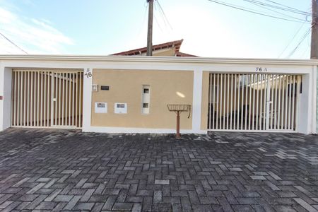 Casa à venda com 120m², 2 quartos e 2 vagas Casa à venda com 120m², 2 quartos e 2 vagasFachada
