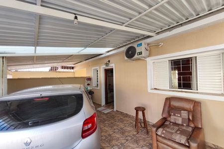 Casa à venda com 120m², 2 quartos e 2 vagas Casa à venda com 120m², 2 quartos e 2 vagasQuintal - Garagem