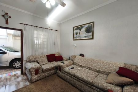 Casa à venda com 120m², 2 quartos e 2 vagas Casa à venda com 120m², 2 quartos e 2 vagasSala