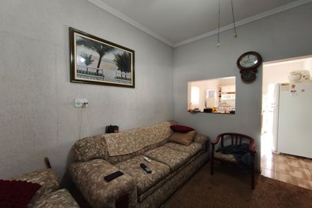 Casa à venda com 120m², 2 quartos e 2 vagas Casa à venda com 120m², 2 quartos e 2 vagasSala