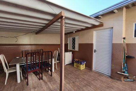 Casa à venda com 120m², 2 quartos e 2 vagas Casa à venda com 120m², 2 quartos e 2 vagasQuintal