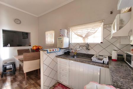Casa à venda com 120m², 2 quartos e 2 vagas Casa à venda com 120m², 2 quartos e 2 vagasCozinha