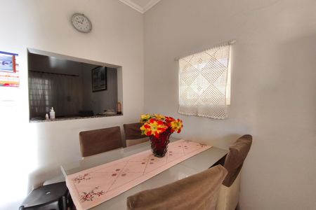 Casa à venda com 120m², 2 quartos e 2 vagas Casa à venda com 120m², 2 quartos e 2 vagasSala de Jantar