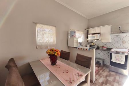 Casa à venda com 120m², 2 quartos e 2 vagas Casa à venda com 120m², 2 quartos e 2 vagasSala de Jantar
