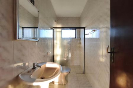 Casa à venda com 353m², 3 quartos e 6 vagas Casa à venda com 353m², 3 quartos e 6 vagasBanheiro Social