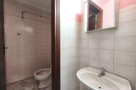 Casa à venda com 353m², 3 quartos e 6 vagas Casa à venda com 353m², 3 quartos e 6 vagasBanheiro de serviço