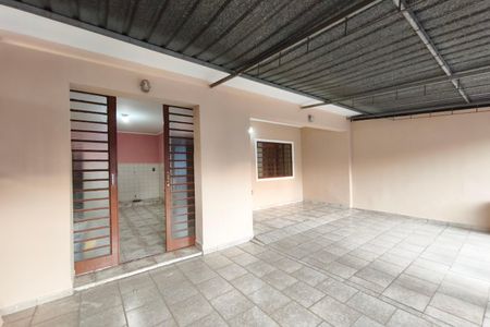 Casa à venda com 353m², 3 quartos e 6 vagas Casa à venda com 353m², 3 quartos e 6 vagasQuintal - Garagem