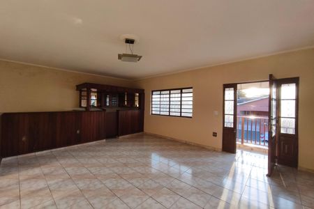 Casa à venda com 353m², 3 quartos e 6 vagas Casa à venda com 353m², 3 quartos e 6 vagasSala