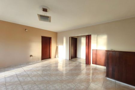 Casa à venda com 353m², 3 quartos e 6 vagas Casa à venda com 353m², 3 quartos e 6 vagasSala
