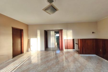 Casa à venda com 353m², 3 quartos e 6 vagas Casa à venda com 353m², 3 quartos e 6 vagasSala