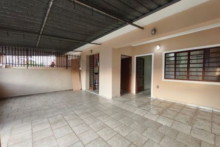Casa à venda com 353m², 3 quartos e 6 vagas Casa à venda com 353m², 3 quartos e 6 vagasQuintal - Garagem
