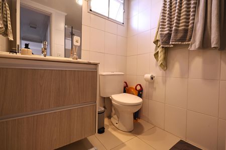 Banheiro  de apartamento à venda com 2 quartos, 50m² em Parque Erasmo Assunção, Santo André