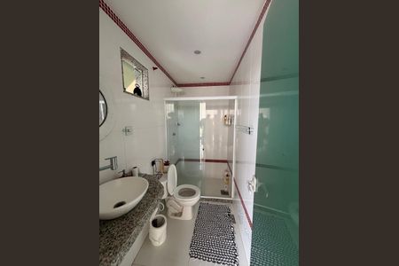Banheiro social de casa de condomínio para alugar com 4 quartos, 191m² em Ponta Grossa, Maricá