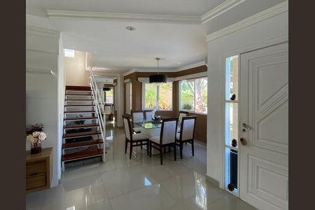 Casa de condomínio para alugar com 191m², 4 quartos e sem vaga Casa de condomínio para alugar com 191m², 4 quartos e sem vagaSala