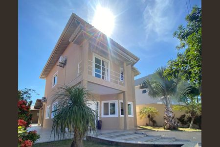 Casa de condomínio para alugar com 191m², 4 quartos e sem vaga Casa de condomínio para alugar com 191m², 4 quartos e sem vagaFachada