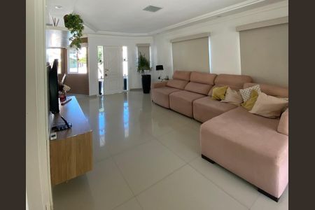 Sala de casa de condomínio para alugar com 4 quartos, 191m² em Ponta Grossa, Maricá