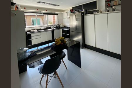 Cozinha de casa de condomínio para alugar com 4 quartos, 191m² em Ponta Grossa, Maricá