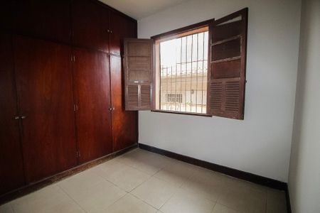Casa à venda com 435m², 3 quartos e 4 vagas Casa à venda com 435m², 3 quartos e 4 vagasQuarto 02