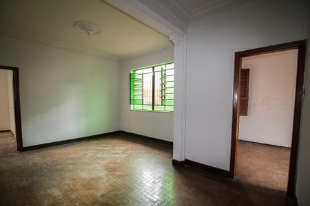 Casa à venda com 435m², 3 quartos e 4 vagas Casa à venda com 435m², 3 quartos e 4 vagasSala de Estar 02