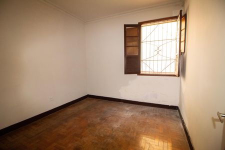 Casa à venda com 435m², 3 quartos e 4 vagas Casa à venda com 435m², 3 quartos e 4 vagasQuarto 01