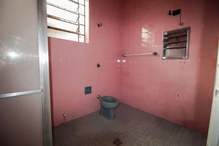Casa à venda com 435m², 3 quartos e 4 vagas Casa à venda com 435m², 3 quartos e 4 vagasBanheiro Social