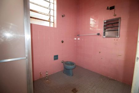 Casa à venda com 435m², 3 quartos e 4 vagas Casa à venda com 435m², 3 quartos e 4 vagasBanheiro Social