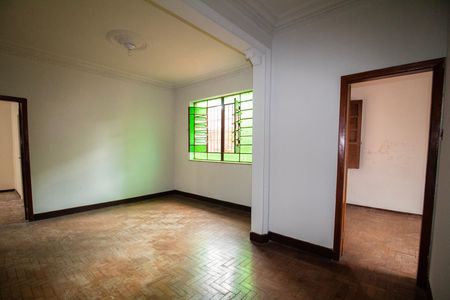 Casa à venda com 435m², 3 quartos e 4 vagas Casa à venda com 435m², 3 quartos e 4 vagasSala de Estar 02