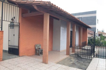 Casa à venda com 435m², 3 quartos e 4 vagas Casa à venda com 435m², 3 quartos e 4 vagasFachada da casa