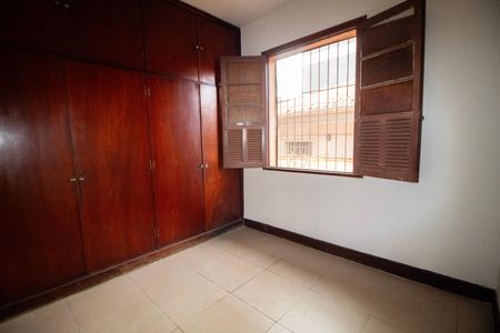 Casa à venda com 435m², 3 quartos e 4 vagas Casa à venda com 435m², 3 quartos e 4 vagasQuarto 01