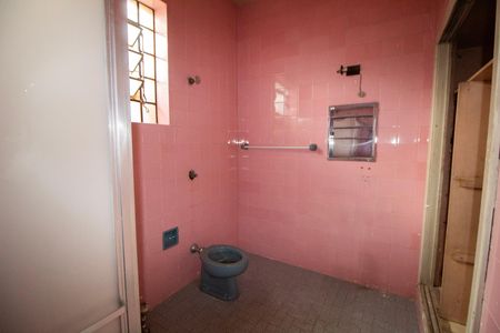 Casa à venda com 435m², 3 quartos e 4 vagas Casa à venda com 435m², 3 quartos e 4 vagasBanheiro Social