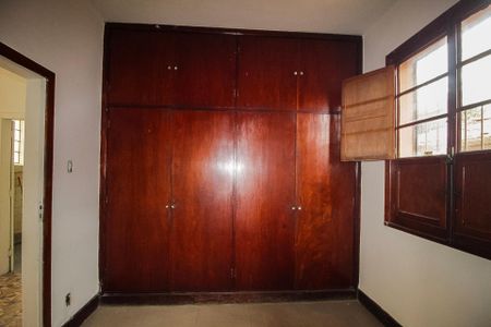 Casa à venda com 435m², 3 quartos e 4 vagas Casa à venda com 435m², 3 quartos e 4 vagasQuarto 02