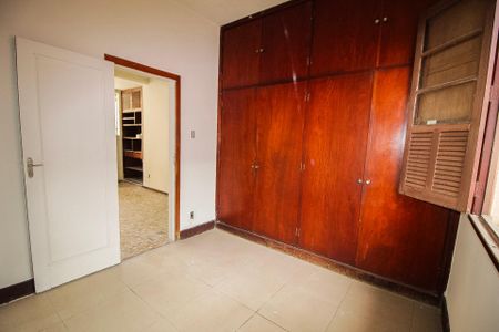 Casa à venda com 435m², 3 quartos e 4 vagas Casa à venda com 435m², 3 quartos e 4 vagasQuarto 02