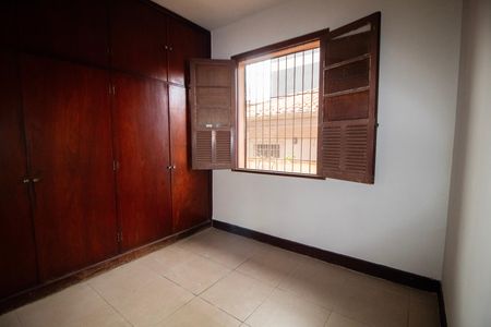 Casa à venda com 435m², 3 quartos e 4 vagas Casa à venda com 435m², 3 quartos e 4 vagasQuarto 02