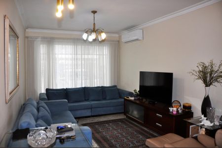 Casa à venda com 4 quartos, 252m² em Chácara Inglesa, São Paulo