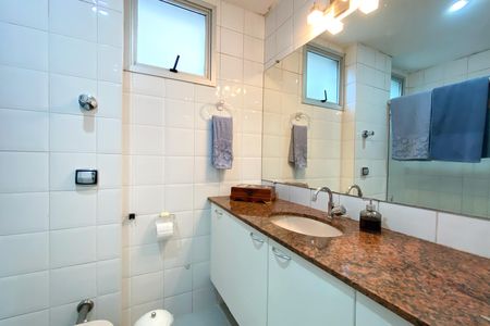 Banheiro da Suíte de apartamento à venda com 3 quartos, 110m² em Novo São Lucas, Belo Horizonte