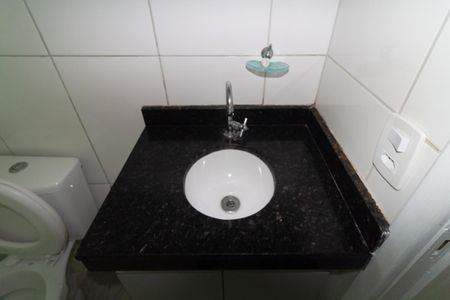 Banheiro de apartamento para alugar com 2 quartos, 28m² em Vila Divina Pastora, São Paulo
