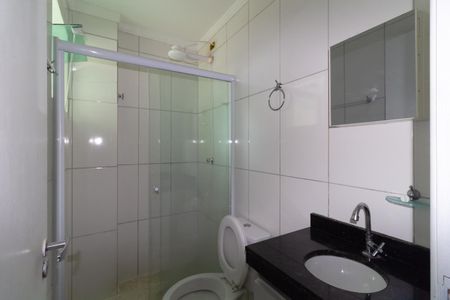 Banheiro de apartamento para alugar com 2 quartos, 28m² em Vila Divina Pastora, São Paulo