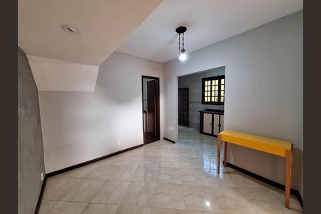 Casa de condomínio para alugar com 125m², 3 quartos e sem vaga Casa de condomínio para alugar com 125m², 3 quartos e sem vagaSala