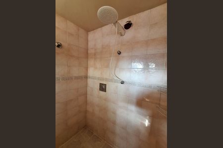 Casa de condomínio para alugar com 125m², 3 quartos e sem vaga Casa de condomínio para alugar com 125m², 3 quartos e sem vagaBanheiro da Suíte