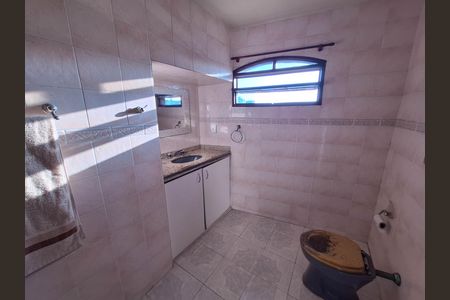 Casa de condomínio para alugar com 125m², 3 quartos e sem vaga Casa de condomínio para alugar com 125m², 3 quartos e sem vagaBanheiro da Suíte