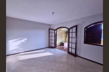 Casa de condomínio para alugar com 125m², 3 quartos e sem vaga Casa de condomínio para alugar com 125m², 3 quartos e sem vagaSala
