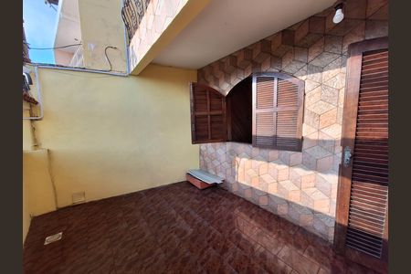 Casa de condomínio para alugar com 125m², 3 quartos e sem vaga Casa de condomínio para alugar com 125m², 3 quartos e sem vagaVaranda