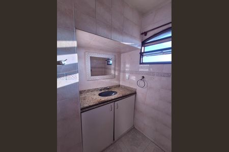 Casa de condomínio para alugar com 125m², 3 quartos e sem vaga Casa de condomínio para alugar com 125m², 3 quartos e sem vagaBanheiro da Suíte